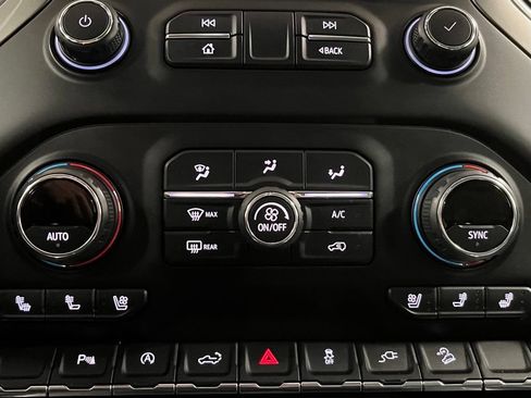 Used 2021 Chevrolet Silverado 1500 LTZ AWD/4WD image 39
