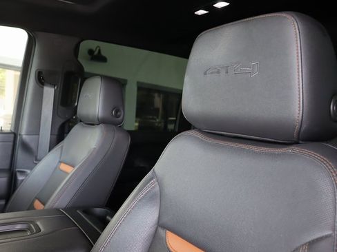 Used 2022 GMC Sierra 2500 AT4 w/ AT4 Preferred Package image 13
