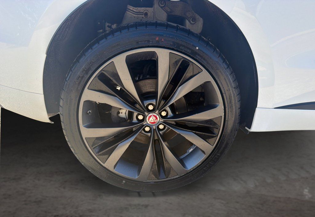 Used 2020 Jaguar F-PACE R-Sport AWD/4WD image 18