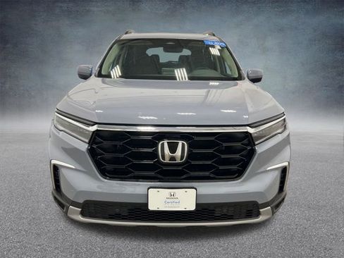 Used 2025 Honda Pilot Touring image 8