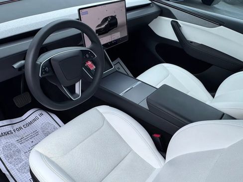 Used 2026 Tesla Model Y 2WD image 9