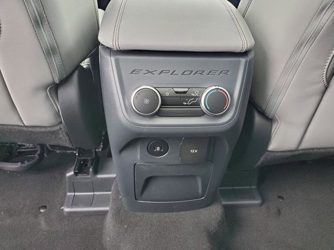 New 2025 Ford Explorer Active w/ Active Comfort Package image 38