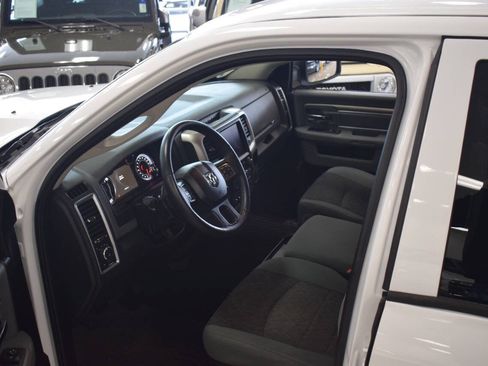 Used 2018 RAM 1500 Big Horn RWD image 32