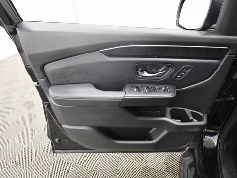 Certified 2024 Honda Pilot Black Edition image 13