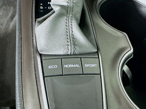 Used 2024 Toyota Camry SE image 24