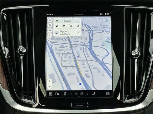 Used 2025 Volvo V60 B5 Cross Country Plus image 13