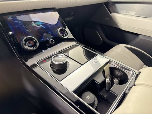 Used 2018 Land Rover Range Rover Velar R-Dynamic SE AWD/4WD image 27