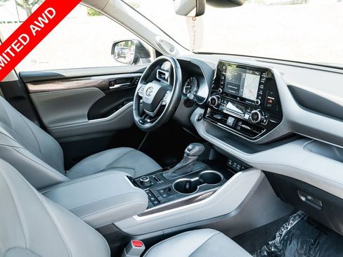 Used 2022 Toyota Highlander Limited AWD/4WD image 11
