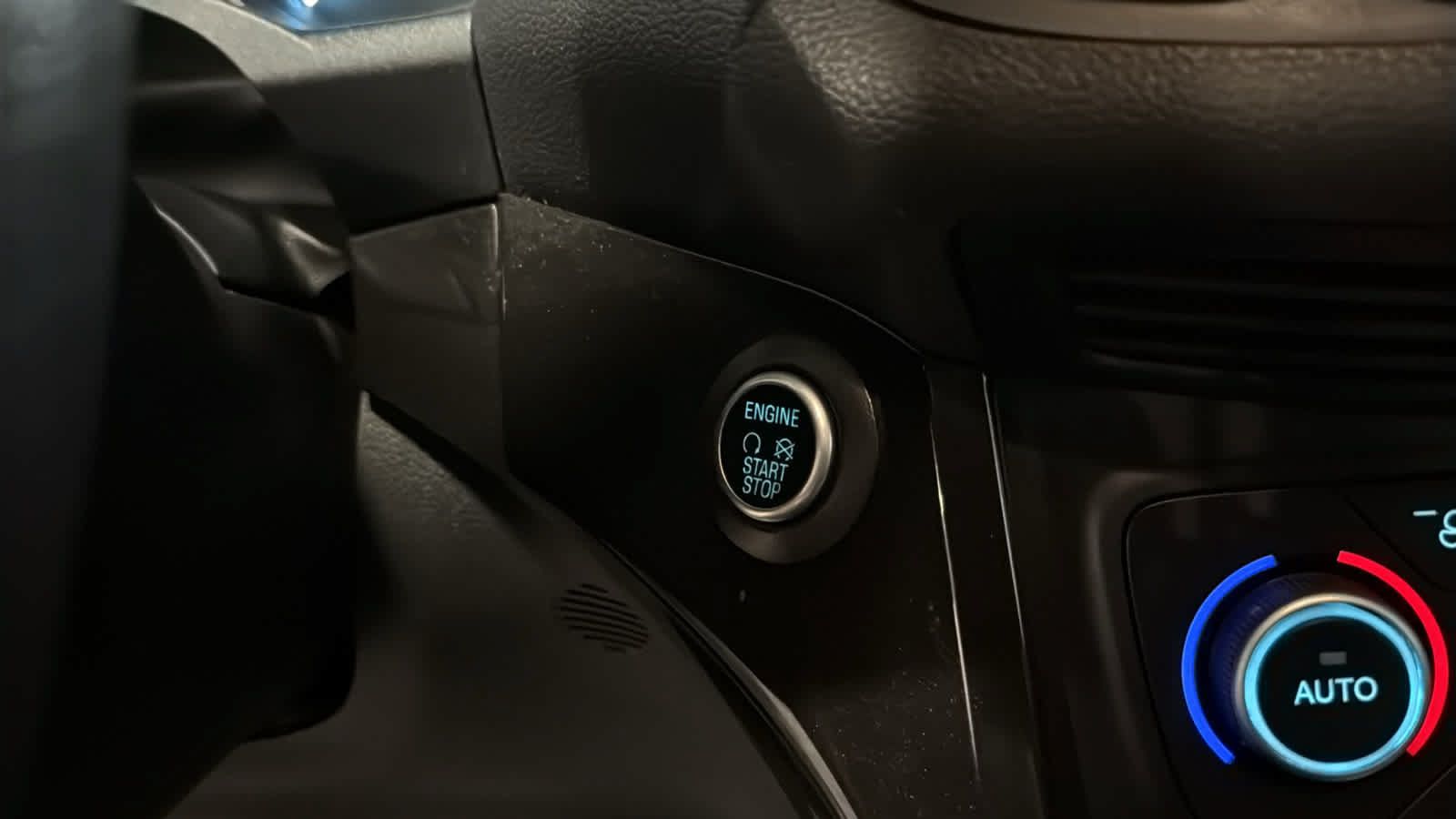 Used 2018 Ford Escape Titanium AWD/4WD image 19