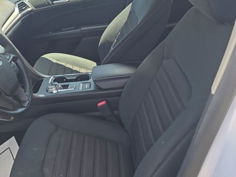 Used 2019 Ford Fusion SE FWD image 14