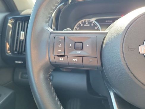 Certified 2025 Nissan Pathfinder SV FWD image 24