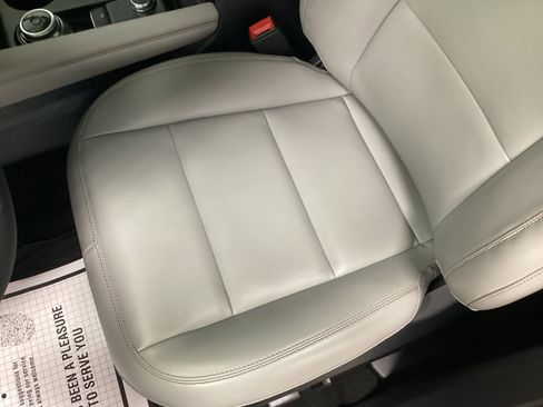 Used 2025 Ford Explorer Active w/ Active Comfort Package AWD/4WD image 17