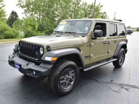Used 2025 Jeep Wrangler Unlimited Sport AWD/4WD image 9