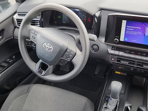 Used 2026 Toyota Camry LE FWD image 5