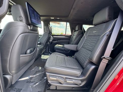 Used 2025 Cadillac Escalade V image 33