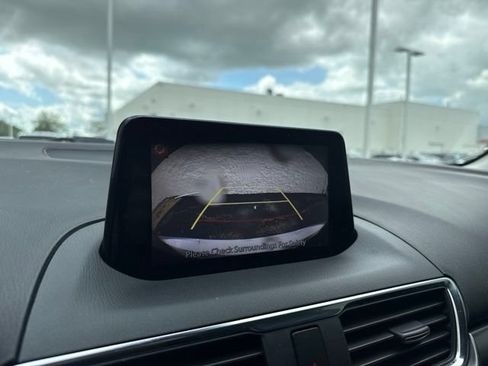 Used 2018 MAZDA MAZDA3 Grand Touring w/ Premium Equipment Package FWD image 16