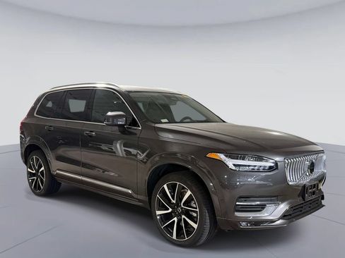 Used 2024 Volvo XC90 B6 Plus AWD/4WD image 3