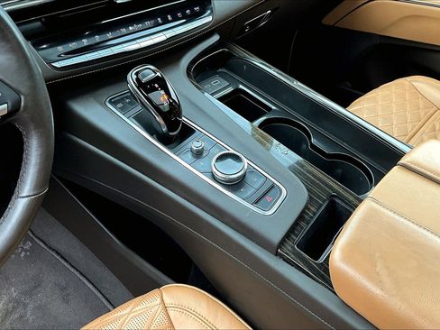 Used 2021 Cadillac Escalade Premium Luxury image 10