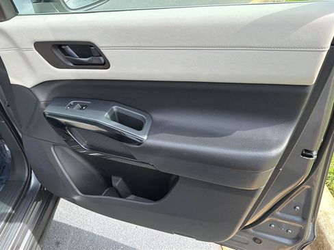 Used 2024 Nissan Pathfinder SV FWD image 15