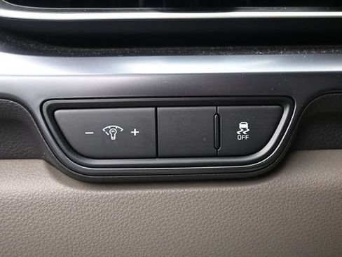 Used 2025 Kia Carnival FWD image 8