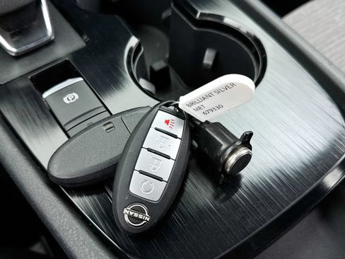Used 2022 Nissan Rogue SV FWD image 37