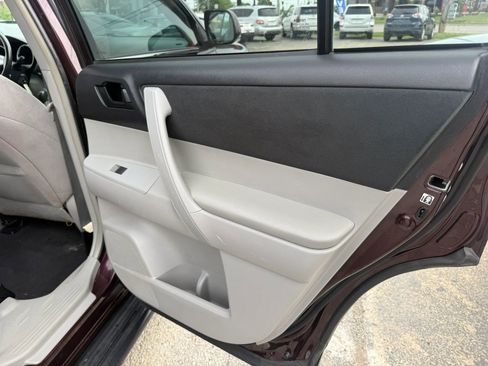 Used 2013 Toyota Highlander 4WD w/ Cold Weather Pkg image 17