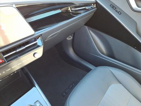 New 2025 Kia Niro Wind image 26