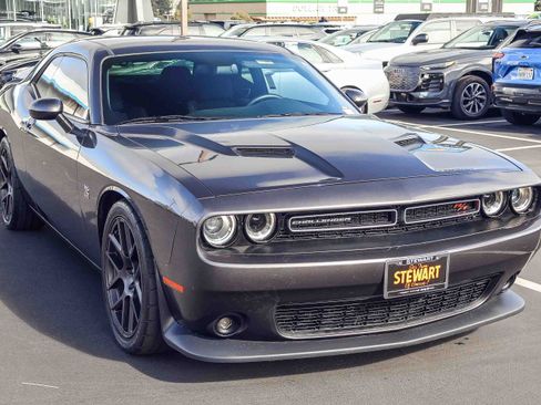 Used 2016 Dodge Challenger R/T Scat Pack w/ Driver Convenience Group image 18