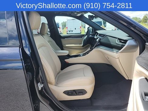 Used 2024 Jeep Grand Cherokee Limited w/ Luxury Tech Group II AWD/4WD image 39