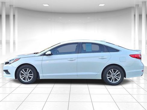 Used 2017 Hyundai Sonata SE FWD image 2