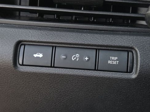 Used 2025 Nissan Altima 2.5 SV FWD image 24