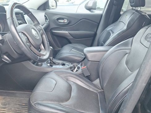 Used 2019 Jeep Cherokee Overland AWD/4WD image 10