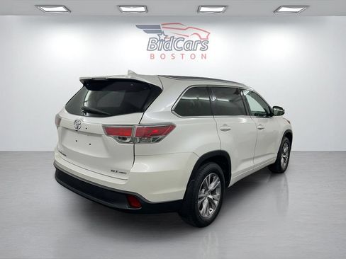 Used 2015 Toyota Highlander XLE AWD/4WD image 4