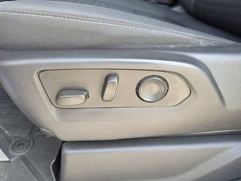 Used 2022 Chevrolet Silverado 1500 Custom AWD/4WD image 22