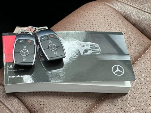 Used 2025 Mercedes-Benz GLE 450e 4MATIC image 12