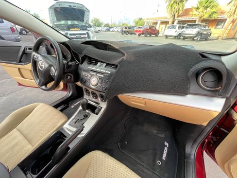 Used 2010 MAZDA MAZDA3 i Touring image 19