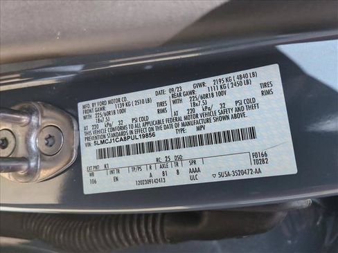 Used 2023 Lincoln Corsair FWD image 15