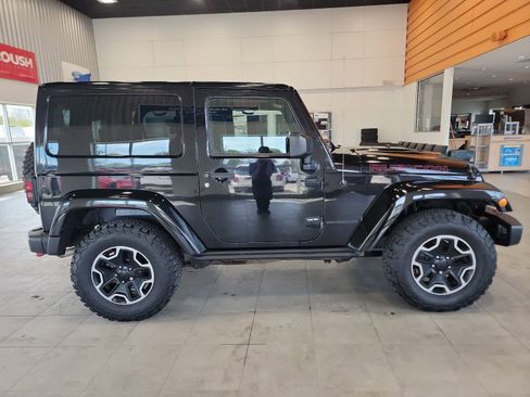 Used 2015 Jeep Wrangler Rubicon AWD/4WD image 4
