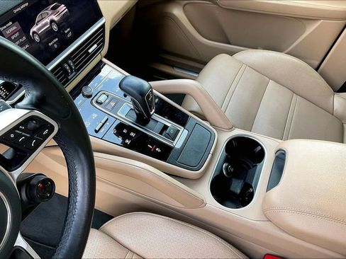 Used 2021 Porsche Cayenne Coupe image 15