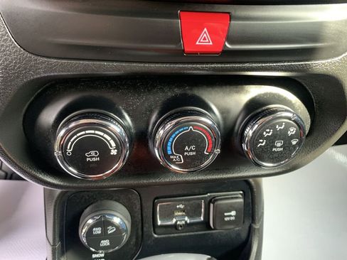 Used 2016 Jeep Renegade Trailhawk image 18