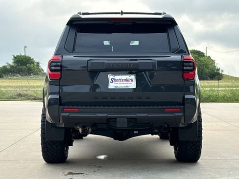 Used 2025 Toyota 4Runner SR5 AWD/4WD image 8