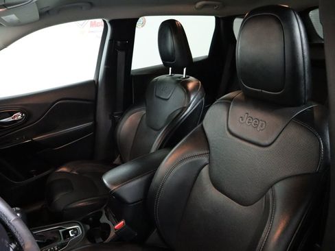 Used 2023 Jeep Cherokee Altitude Lux image 28