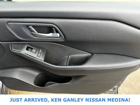 Certified 2025 Nissan Rogue SV image 20