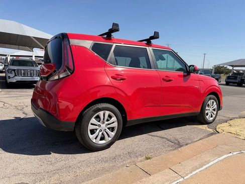 Used 2023 Kia Soul LX image 4