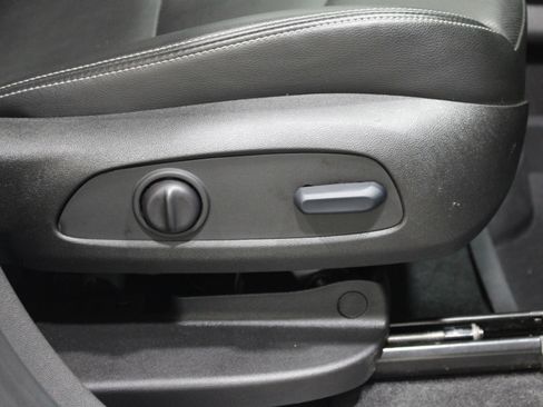 Used 2024 GMC Terrain SLT w/ Infotainment Package II image 28