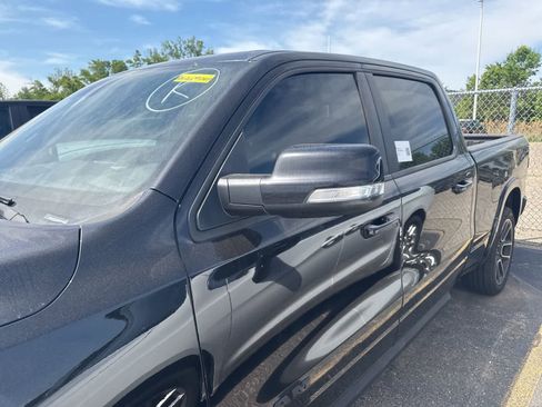 Used 2019 RAM 1500 Laramie AWD/4WD image 23