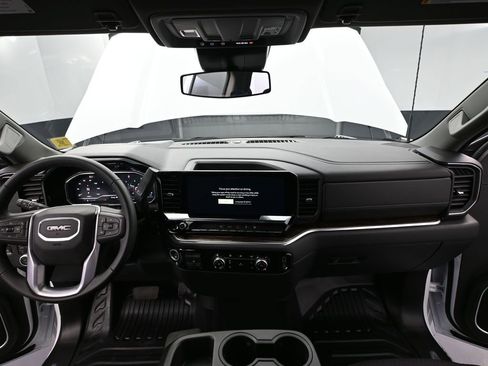 Used 2025 GMC Sierra 2500 SLE image 25