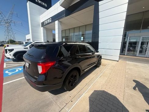Used 2022 Ford Explorer XLT AWD/4WD image 4