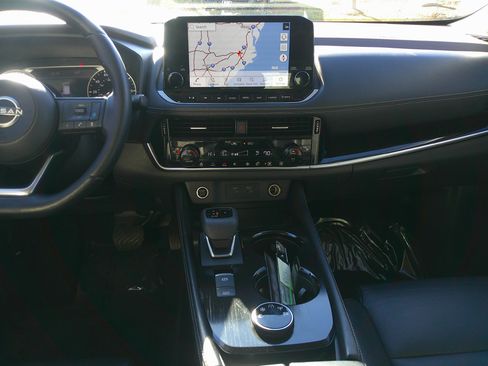 Used 2023 Nissan Rogue SL w/ SL Premium Package image 46