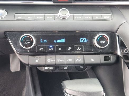 Used 2024 Hyundai Elantra Limited FWD image 17